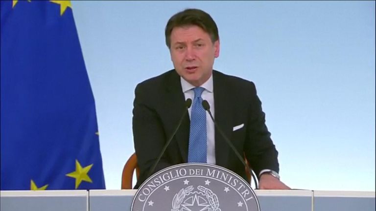 Thủ tướng Ý Conte kêu gọi người dân không ra ngoài trong trường hợp không cần thiết