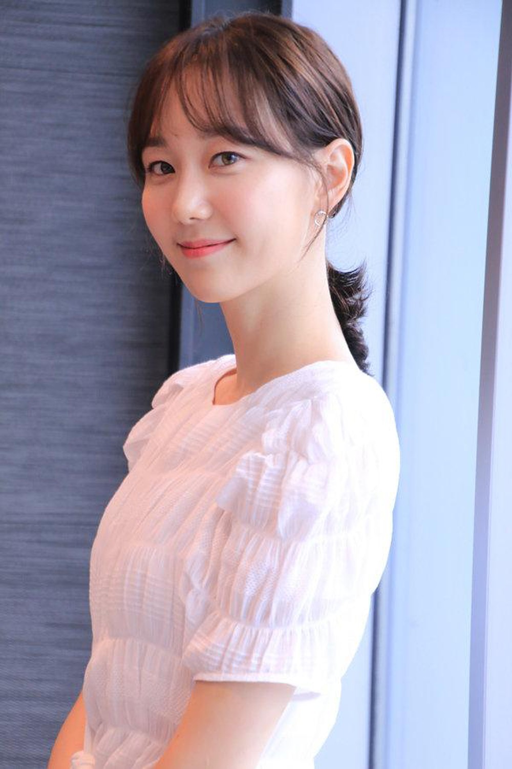 Cũng giống như Kim Go Eun, Lee Yoo Young sở hữu nét đẹp ‘lạ’ rất thu hút. 