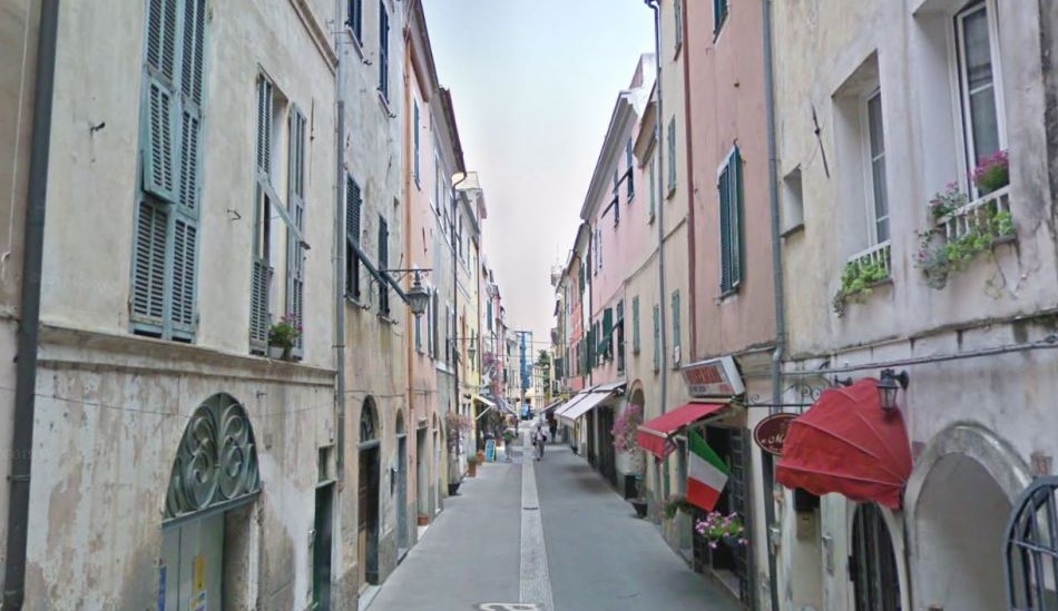 Một người phụ nữ khác cũng mắc kẹt với thi thể của chồng trong căn hộ suốt 48 giờ tại  Borghetto Santo Spirito.