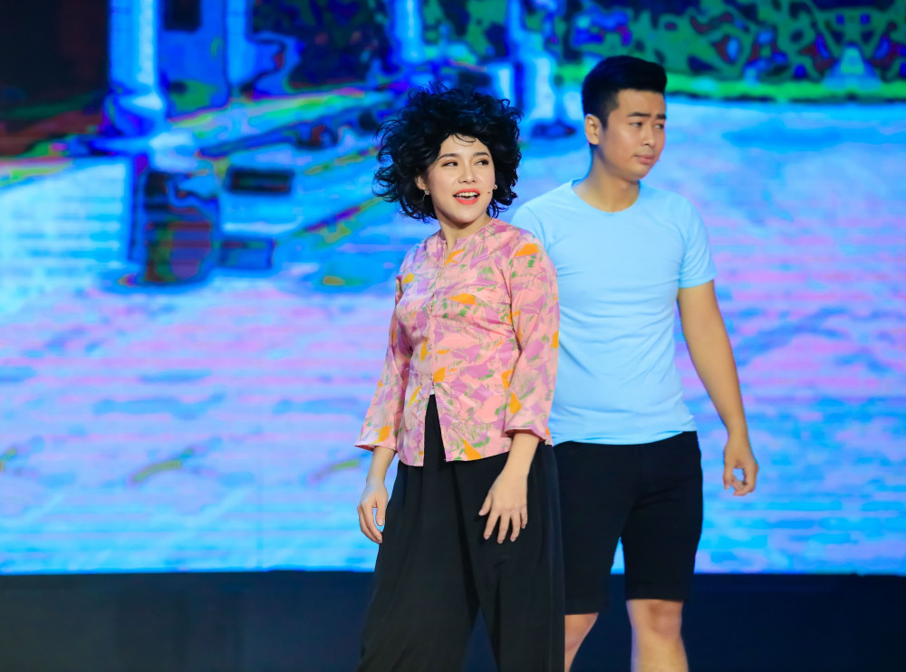 Sân khấu gặp khó khăn mùa dịch, diễn viên Nghinh Lộc cũng phải nương vào việc kinh doanh trái cây