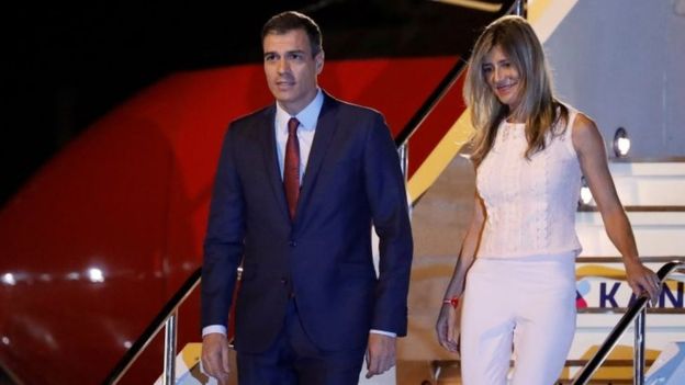 Thủ tướng Tây Ban Nha Pedro Sánchez và phu nhân Begoña Gómez - Ảnh: Reuters