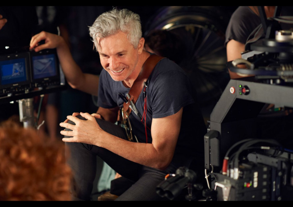 Đạo diễn Baz Luhrmann trên phim trường.