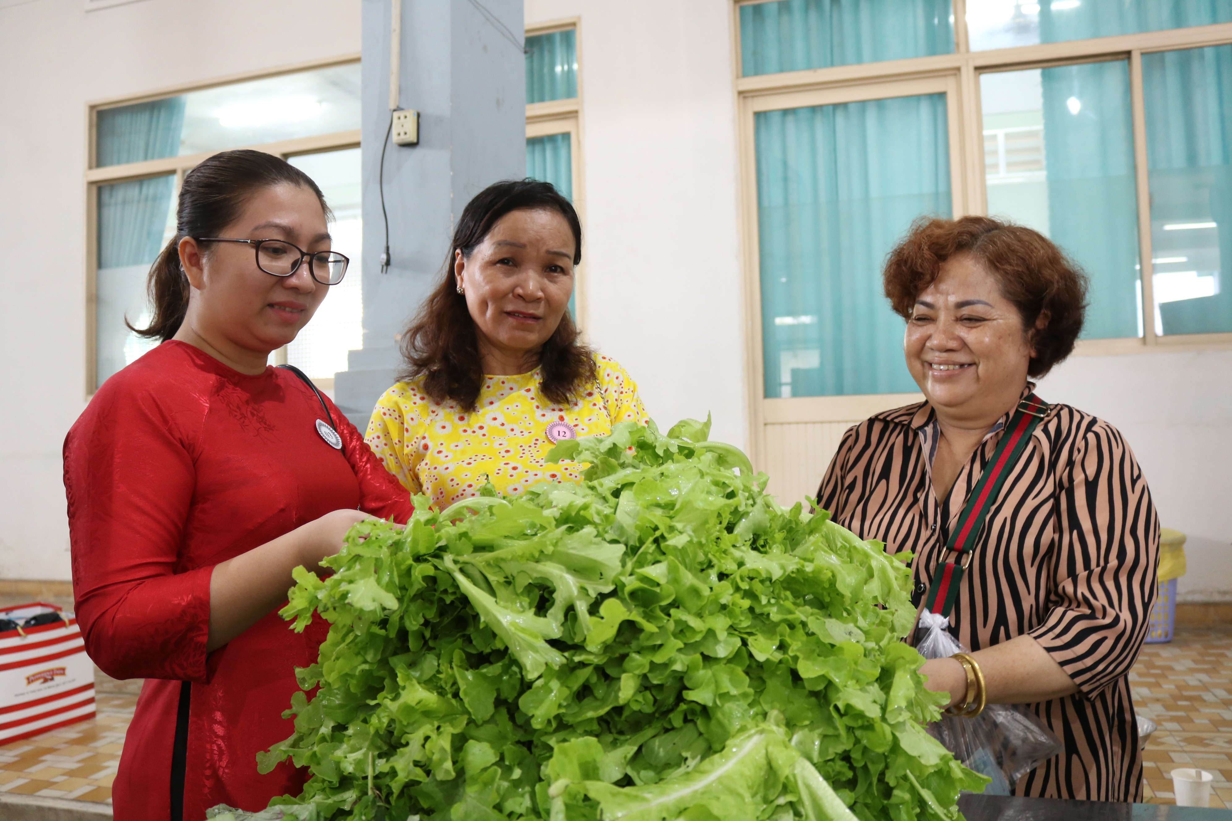 Cuối năm 2019, Hội LHPN quận 2 mở Phiên chợ xanh gây quỹ từ thiện, thấy được hiệu quả mô hình này, các cơ sở Hội trên địa bàn đã học tập cách làm để chuẩn bị triển khai định kỳ hàng tháng trong năm 2020. 