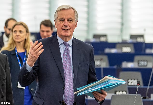 Ông Michel Barnier là thành viên cấp cao nhất của EU nhiễm COVID-19 cho đến nay.