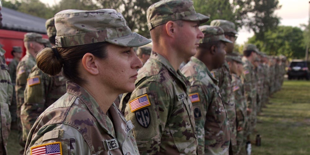Hàng chục ngàn binh sĩ Vệ binh Quốc gia sãn sàng được điều động để hỗ trợ đối phó với dịch COVID-19 - Ảnh: Business Insider