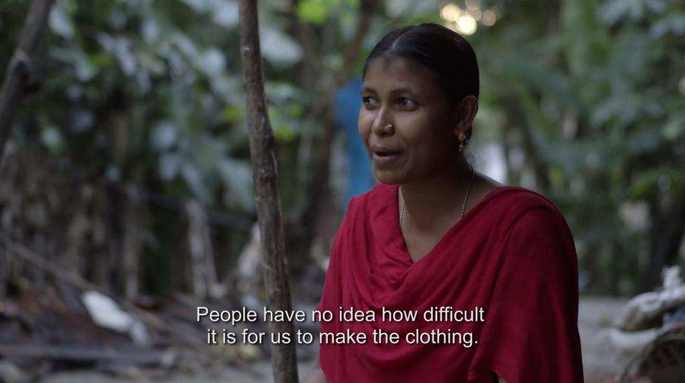 Shima Akhter, một nữ công nhân ở nhà máy Bangladesh nói trong phim tài liệu The true cost”: “Tôi tin rằng những quần áo này được sản xuất từ máu của chúng tôi”
