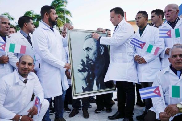 Đội y, bác sĩ Cuba lên đường sang Ý. Ảnh: Reuters
