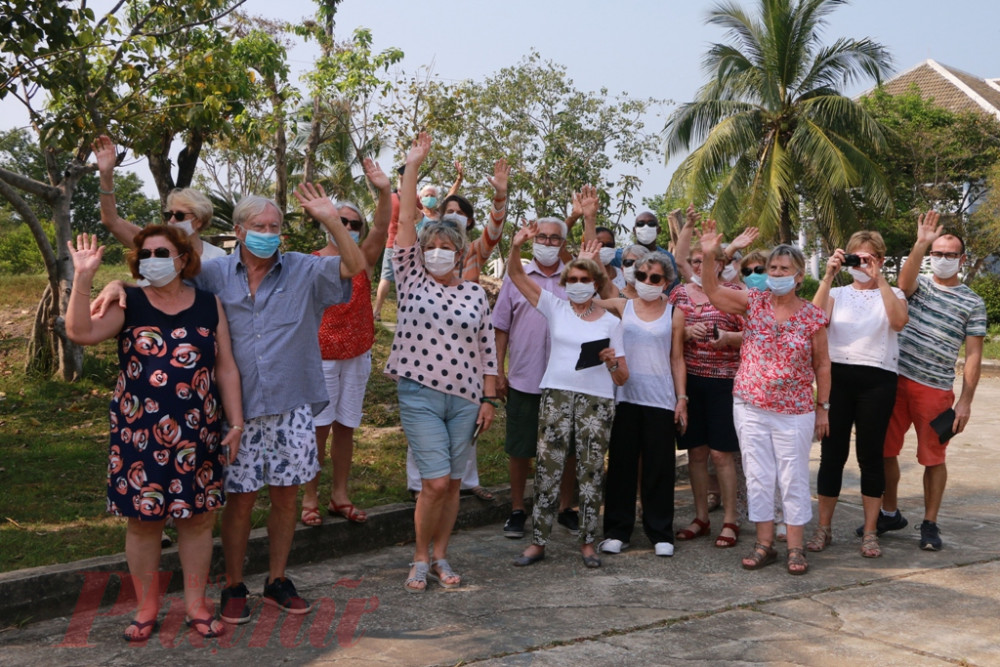 Nhiều du khách khi chúng tôi hỏi người đều có một cảm nhận chung: Cảm ơn các  bạn  Việt Nam, các bạn đã cố gắng làm hết sức mình để dành cho cho chúng tôi chỗ ở tốt nhất trong thời gian cách ly