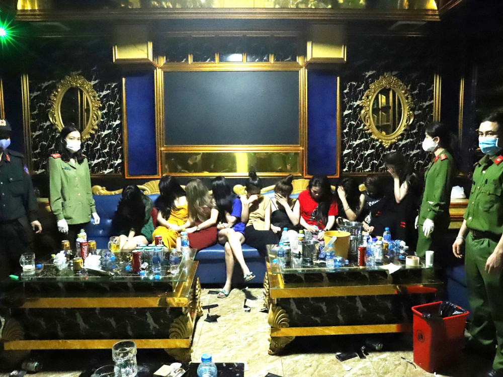 76 người sử dụng ma túy trong quán karaoke bị bắt giữ