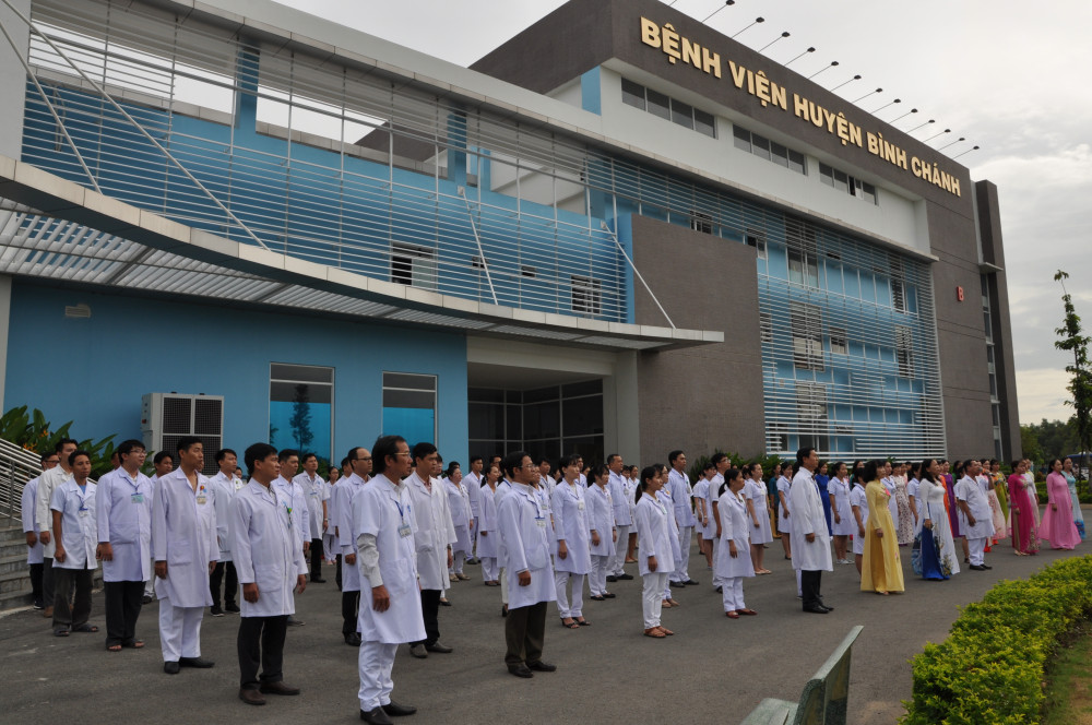 Y bác sĩ Bệnh viện huyện Bình Chánh. Ảnh: BVBC