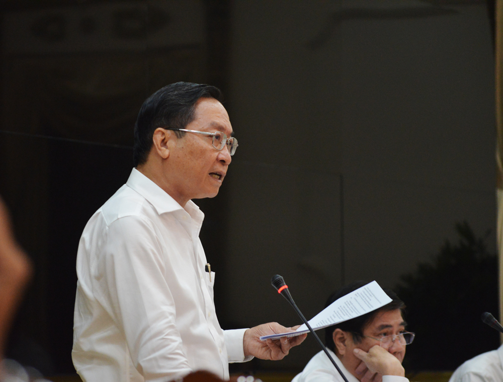 GS. Nguyễn Tấn Bỉnh trong một cuộc họp về phòng chống COVID-19