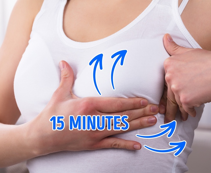 Thử massage  Xoa bóp ngực có thể giúp cải thiện lưu lượng máu và tăng cường các mô ngực một cách đáng kể. Massage ngực theo chuyển động lên mỗi ngày trong vòng 10 - 15 phút. Bạn cũng có thể sử dụng các loại dầu khác nhau tùy thuộc vào tình trạng của làn da của bạn. Ví dụ, dầu ô liu là một nguồn chất chống oxy hóa tuyệt vời có thể cải thiện kết cấu và độ đàn hồi của da.