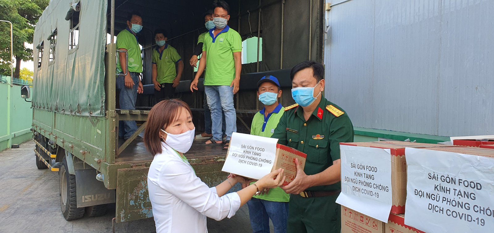 Hưởng ứng lời kêu gọi của Hội, Sai Gòn Food chuyển cháo cho tuyến đầu chống dịch