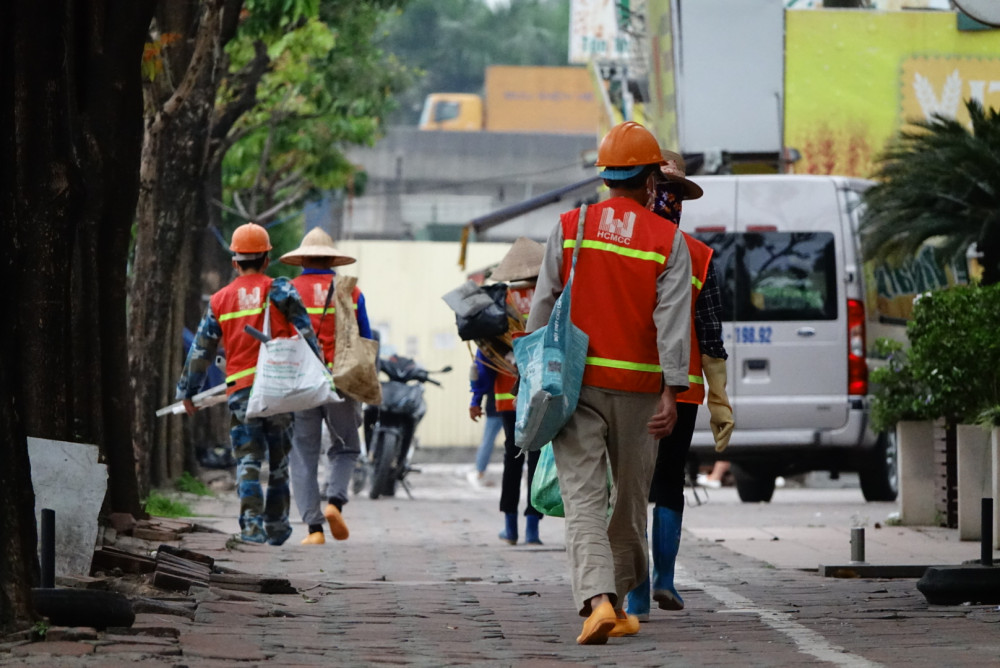 Ngoài ra các công nhân, lao động tại một số khu công nghiệp vẫn làm việc bình thường. Chủ doanh nghiệp phải thực hiện đúng nguyên tắc đảm bảo an toàn phòng, dịch trong lao động.