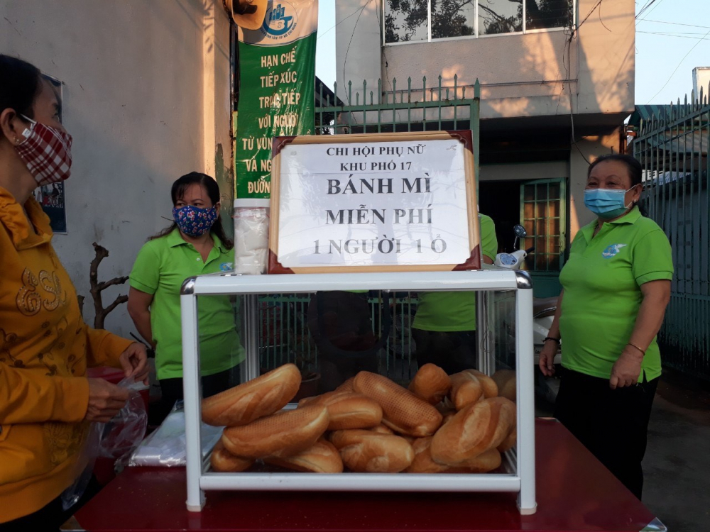 Tủ bánh mì được đặt tại số 110B Trương Phước Phan, phường Bình Trị Đông, quận Bình Tân vào mỗi sáng sớm kể từ ngày 24/3. 