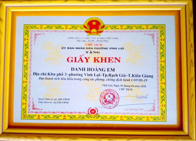 Giấy khen anh Danh Hoàng Em được UBND phường Vĩnh Lợi, TP. Rạch Giá khen thưởng đột xuất vì có thành tích tiêu biểu trong công tác phòng chống dịch bệnh COVID-19