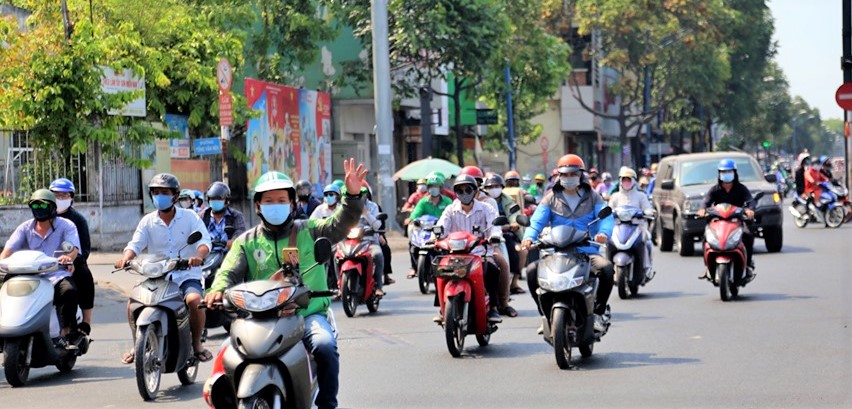 Đường Cộng Hòa, quận Tân Bình cũng đông ngẹt các phương tiện lưu thông