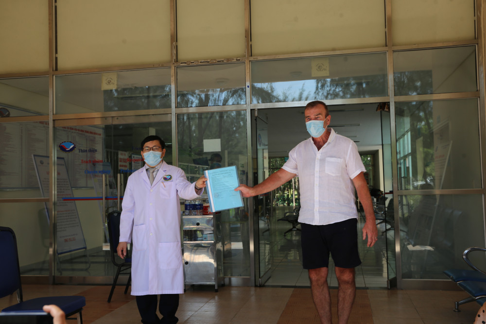 Bệnh nhân số 57 đã được phép xuất viện sau 1 tháng điều trị tại BVDDk TƯ Quảng Nam theo tiêu chuẩn của Bộ Y tế.