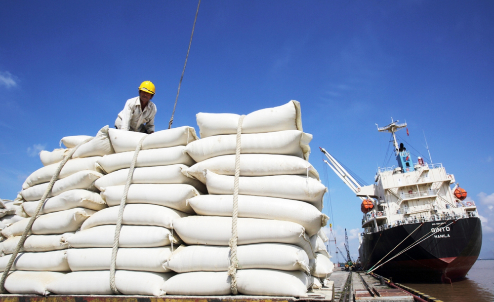 Bộ Công thương giữ nguyên đề xuất xuất khẩu 400.000 tấn gạo trong tháng 4. Ảnh minh hoạ