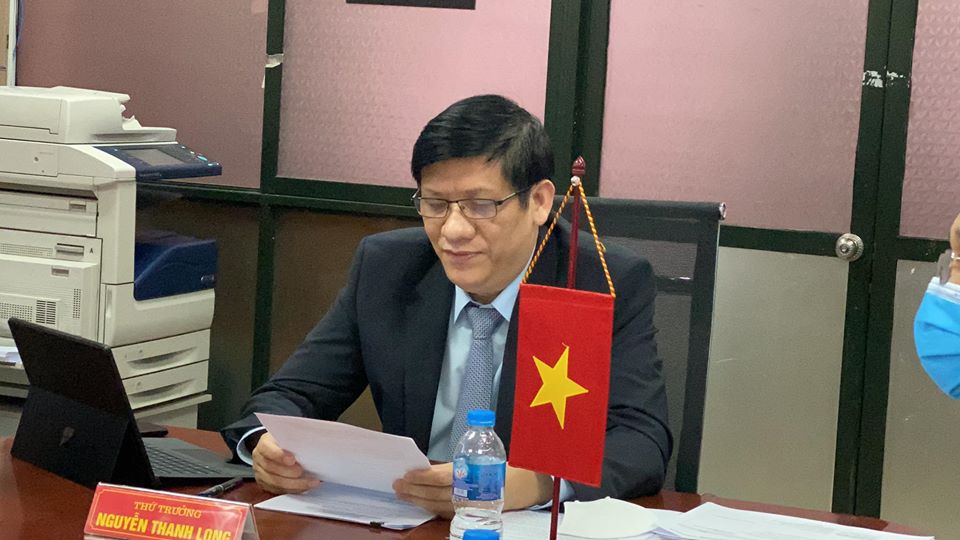 Thứ trưởng Bộ Y tế Nguyễn Thanh Long họp trực tuyến với Bộ trưởng Bộ Y tế Lào