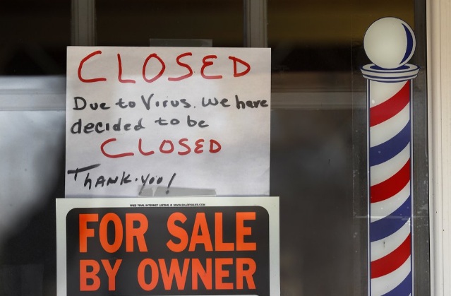 Nhiều doanh nghiệp nhỏ đóng cửa, dẫn đến hàng triệu người Mỹ mất việc làm.