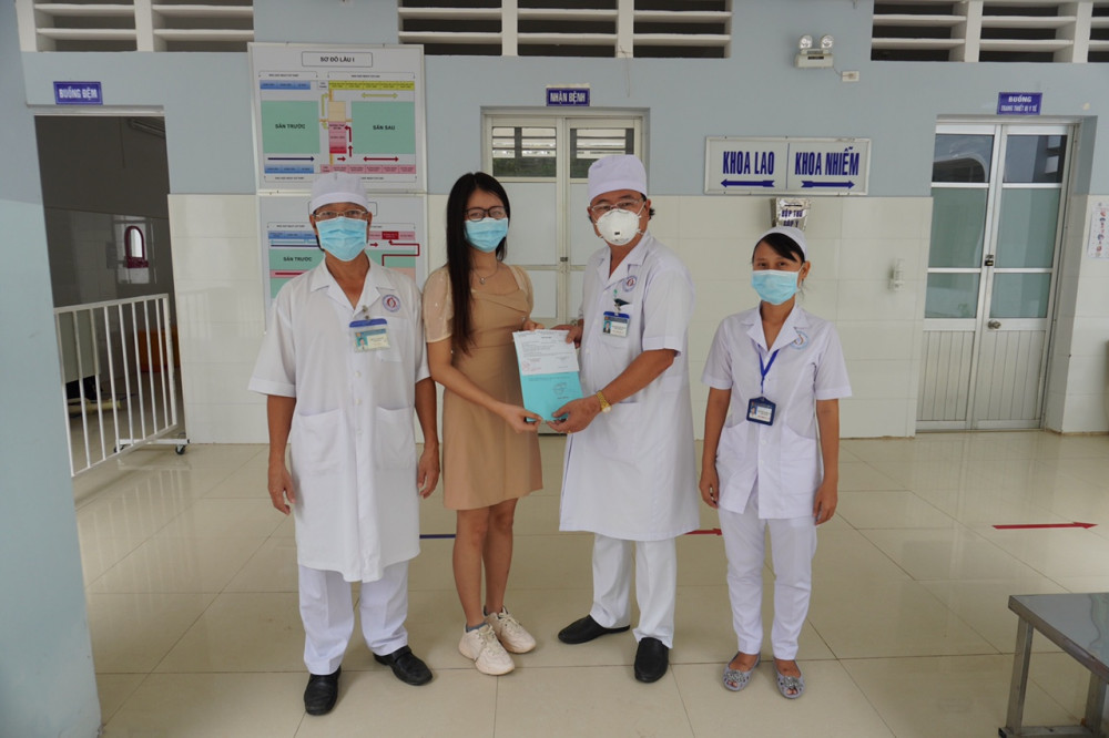 Bệnh nhân nữ, 21 tuổi, quốc tịch Việt Nam được công bố khỏi bệnh.