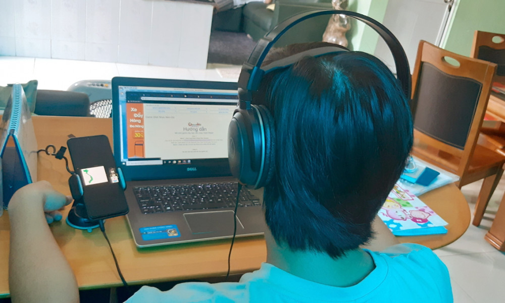 Hiệu quả học online thấp hơn học tại trường - Ảnh: Hạnh Chi