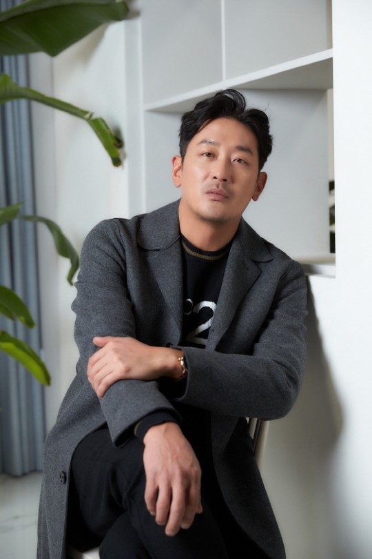 Ha Jung Woo chia sẻ kinh nghiệm khi bị hacker tống tiền.