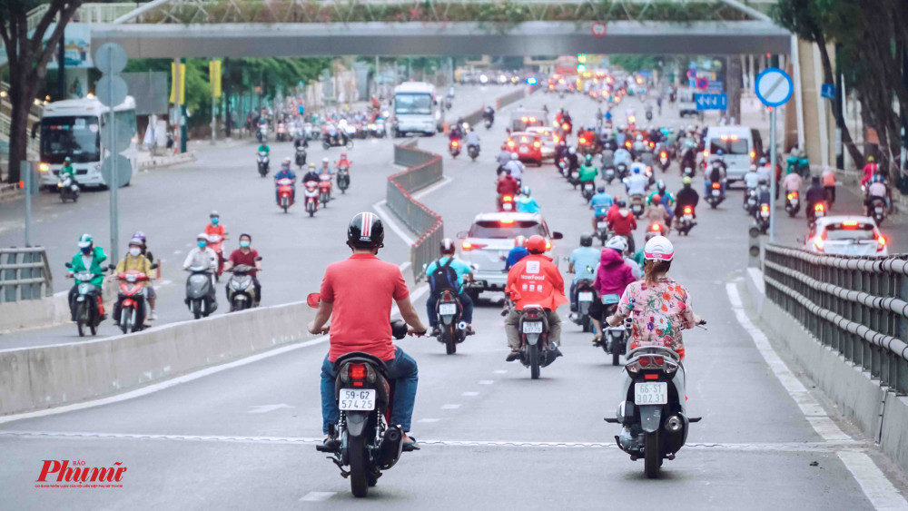 Tình hình tham gia giao thông trên đường Hoàng Minh Giám vào ngày 8/4/2020. Ảnh: Tam Nguyên 