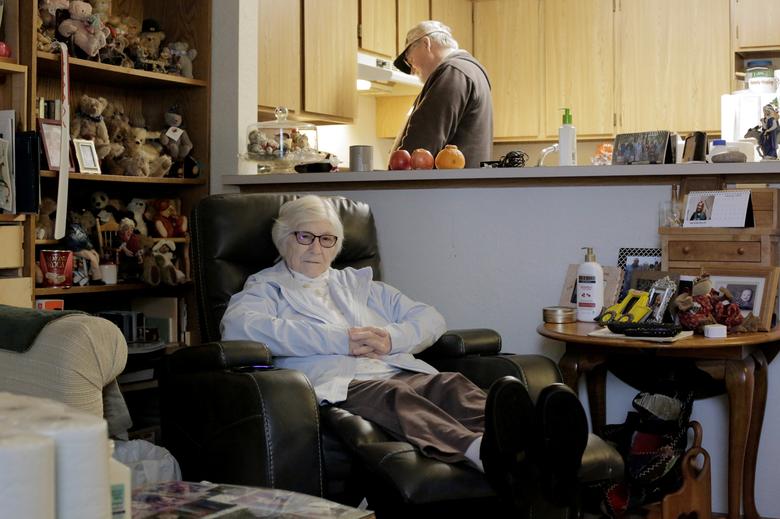 Bà Geneva Wood, 90 tuổi cũng được con trai đưa về nhà tại Washington để chăm sóc 