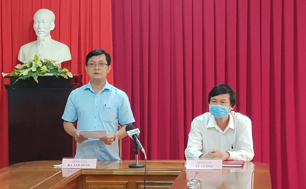 Ông Hà Anh Dũng, Trưởng Ban Tuyên giáo Tỉnh ủy Bình Phước công bố quyết định kỷ luật đối với ông Thanh