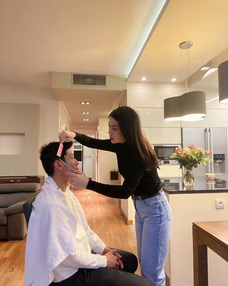 Á hậu Diễm Trang cắt tóc cho chồng
