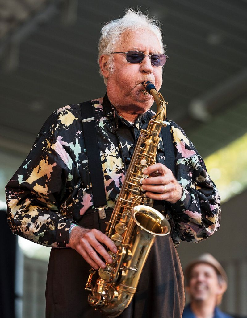 Nghệ sĩ Saxophone Lee Konitz qua đời.