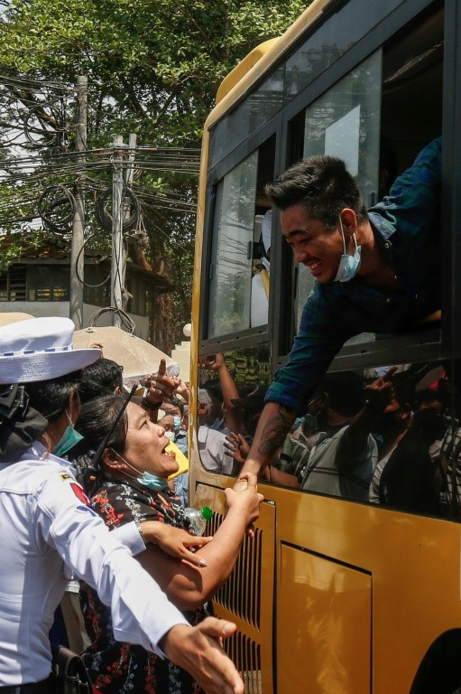 Myanmar ban hành lệnh ân xá hàng năm cho hàng ngàn tù nhân vào dịp Tết tháng tư, nhưng đây là lần lớn nhất từng được ghi nhận. Ảnh: AFP