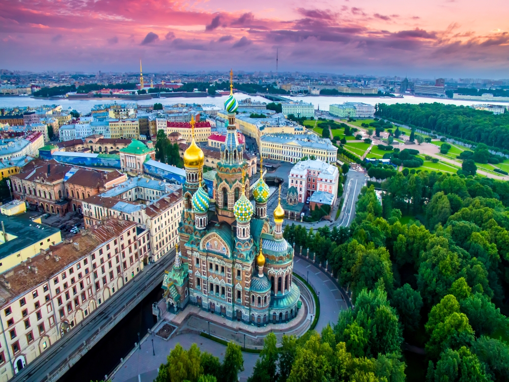 Thành phố Saint Petersburg - kinh đô của Đế quốc Nga - từng được đặt tên theo tên ông: Leningrad, sau khi Lenin qua đời vào năm 1924. Hiện nay, tỉnh Leningrad (Leningrad Oblast) là một tỉnh thuộc Liên bang Nga