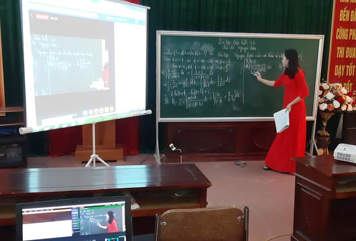 Các trường học ở Nghệ An triển khai dạy học online