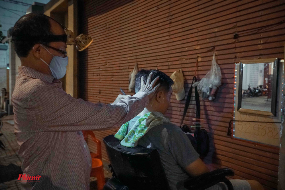 Nở rộ dịch vụ Cắt tóc miễn phí cho người dân tại TP Hồ Chí Minh   baotintucvn