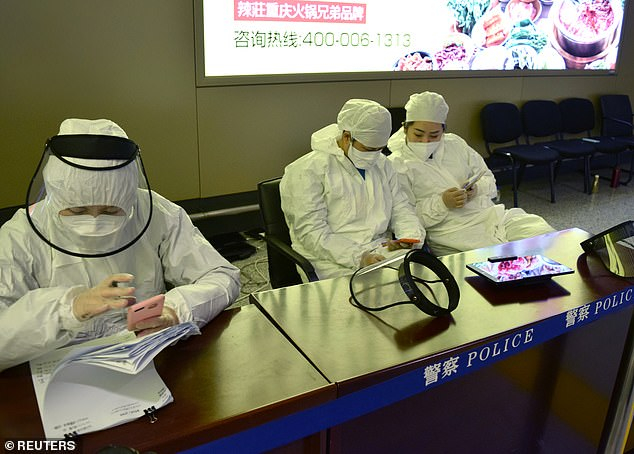 Trong tháng này, Cáp Nhĩ Tân đã thực hiện cách ly 28 ngày đối với tất cả những người đến từ nước ngoài, với xét nghiệm axit nucleic và xét nghiệm kháng thể - Ảnh: Reuters