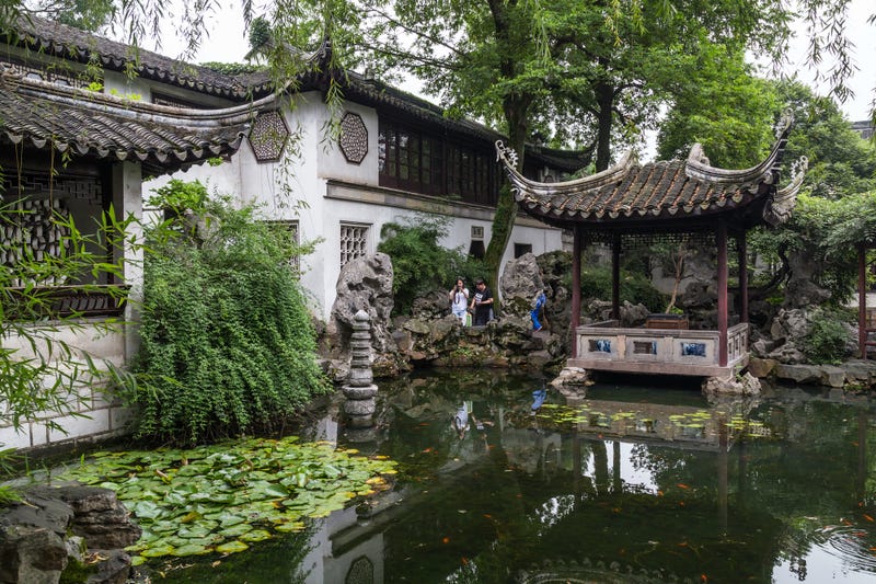 Nơi này được xếp vào di sản Thế giới của Unesco, chúng có từ thế kỷ thứ 12. Khu vườn thượng uyển được xây dựng vào đời Tống, theo tiếng Trung Quốc là Wangshiyuan – tạm dịch là Tuyệt đỉnh bố trí (The Master-of-Nets). Sự thiết kế của mái che, khán phòng, luỹ tre, sào nước được các nghệ nhân Trung Quốc thổi hồn nghệ thuật hoàn mỹ.
