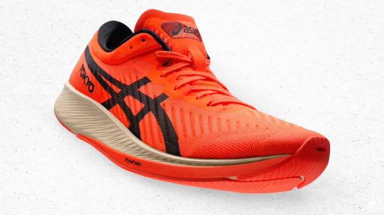 Mẫu giày mới của Asics.