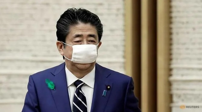 Thủ tướng Shinzo Abe cho biết chính phủ cần tham khảo ý kiến chuyên gia trước khi quyết định kéo dài thời hạn giãn cách xã hội.
