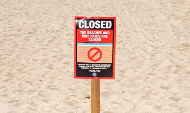 Các bãi biển ở quận Cam, bang California vẫn đang bị phong tỏa.