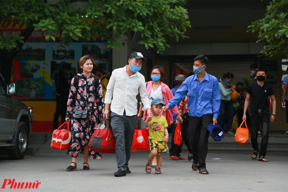 Việc không đeo khẩu trang theo đúng quy định phòng, chống dịch COVID-19 là một vấn đề đáng lo khi dịch bệnh vẫn chưa chấm dứt.