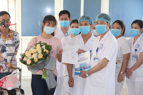 Ngày 4/5/220, Bệnh nhân thứ 166, bệnh nhân cuối cùng nhiễm COVID-19 điều trị tại Bệnh viện Đa khoa tỉnh Ninh Bình được công bố khỏi bệnh, chính thức xuất viện.