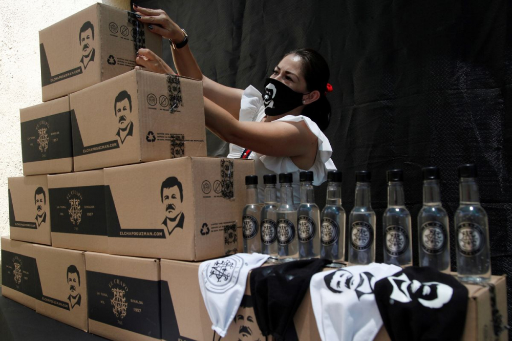 Con gái El Chapo và băng đảng ở Mexico phân phối các gói viện trợ COVID-19 - Ảnh: Getty Images