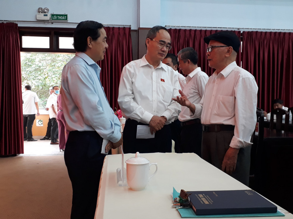 Bí thư Thành ủy TPHCM Nguyễn Thiện Nhân trao đổi ý kiến với cử tri