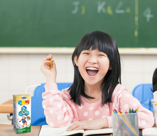 “Trợ thủ nhí” - sữa ADM IQ Gold bổ sung DHA và omega 3-6, hỗ trợ phát triển trí não, tăng khả năng ghi nhớ và tập trung hiệu quả, giúp bé tự tin bắt nhịp lại với trường lớp. Ảnh: Vinamilk cung cấp
