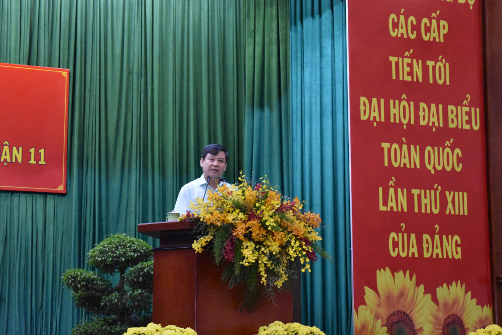 Đại biểu Quốc hội Lê Minh Trí trả lời chất vấn của cử tri