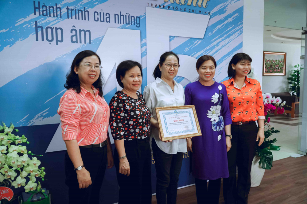 Báo Phụ Nữ TPHCM vinh dự được nhận bằng khen của Hội Liên hiệp Phụ Nữ TPHCM vì có nhiều đóng góp trong công tác tuyên truyền về Giới và Bình đẳng giới.