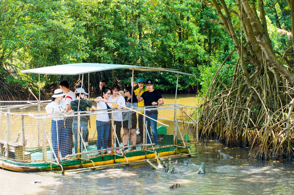 Việc làm mới các tour du lịch nội địa, đồng thời thêm các ưu đãi, khuyến mãi... có thể thu hút được nguồn khách từ thị trường trong nước